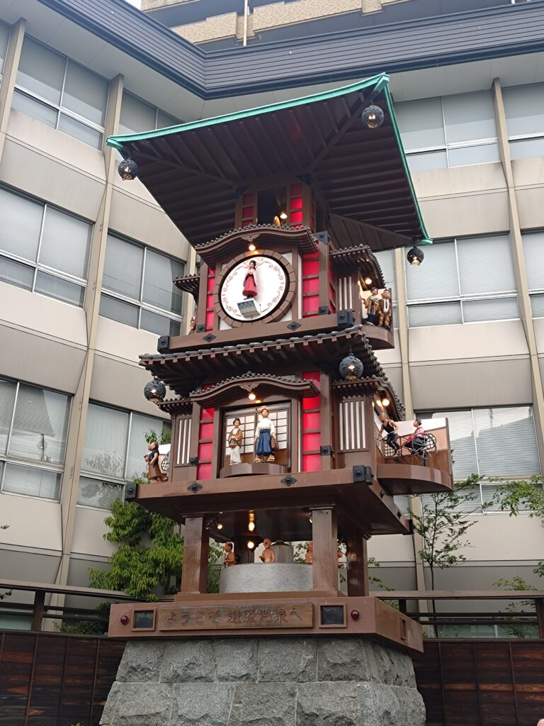 道後温泉駅前からくり時計・傾向長湫見ごたえあり